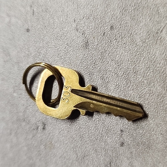 Louis Vuitton lock π and key π set on a gold tone hardware chain - Picture 5 of 12